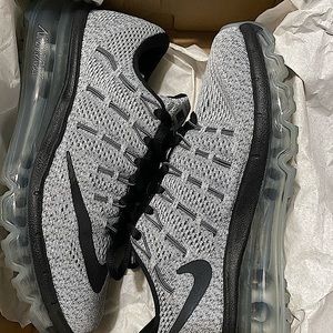 Women’s Nike Airmax 2016 - Very lightly used